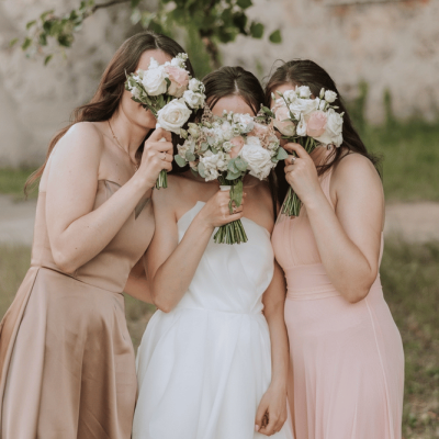 bride_with_bridesmaids bride_with_bridesmaids